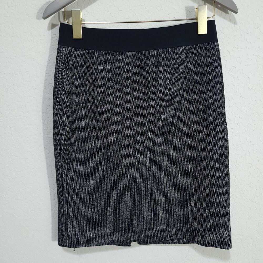 Express Skirt Womens Size 6 Short Mini Black Chevron Classic Preppy Neutral